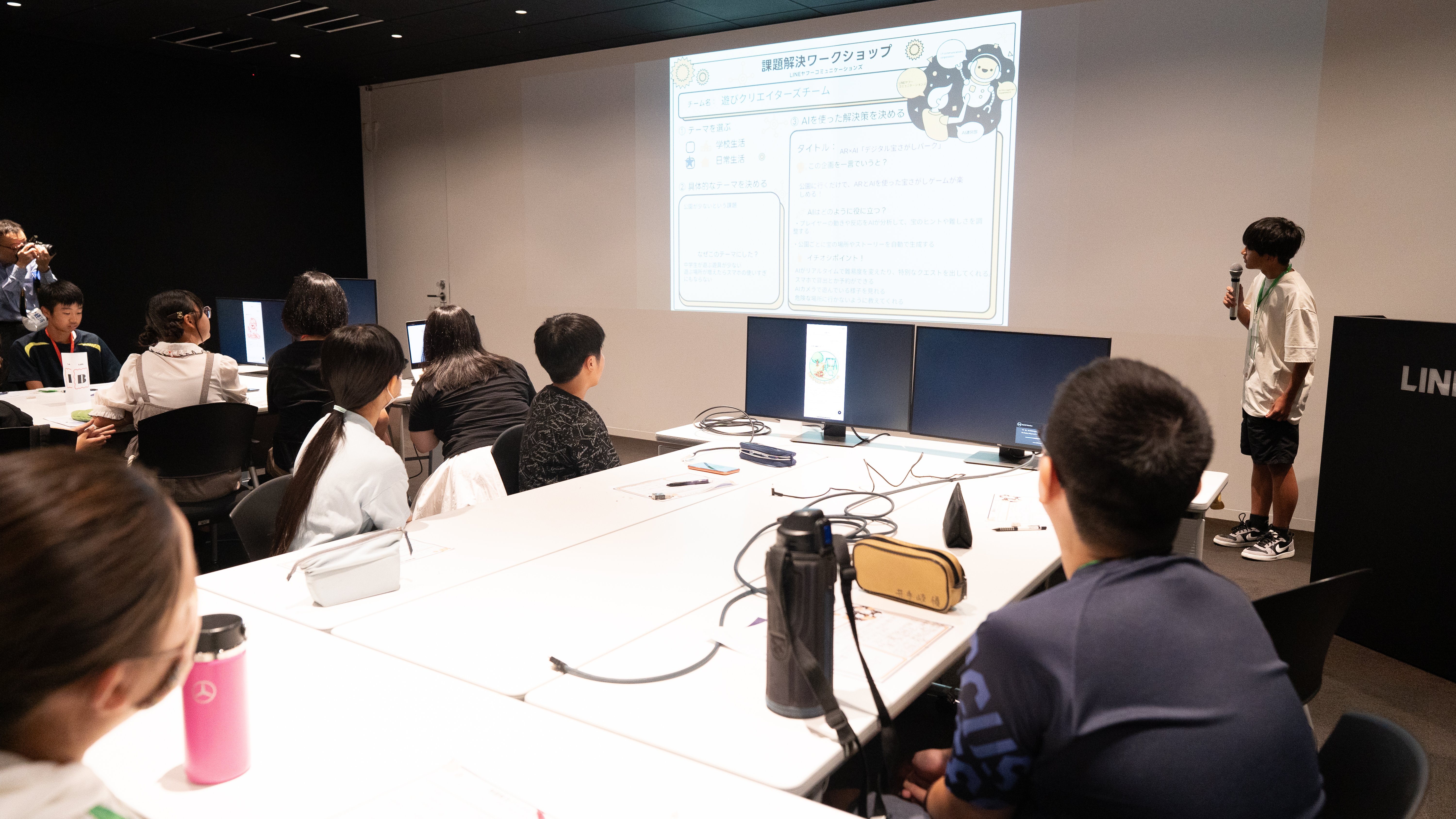 学生が発表する様子