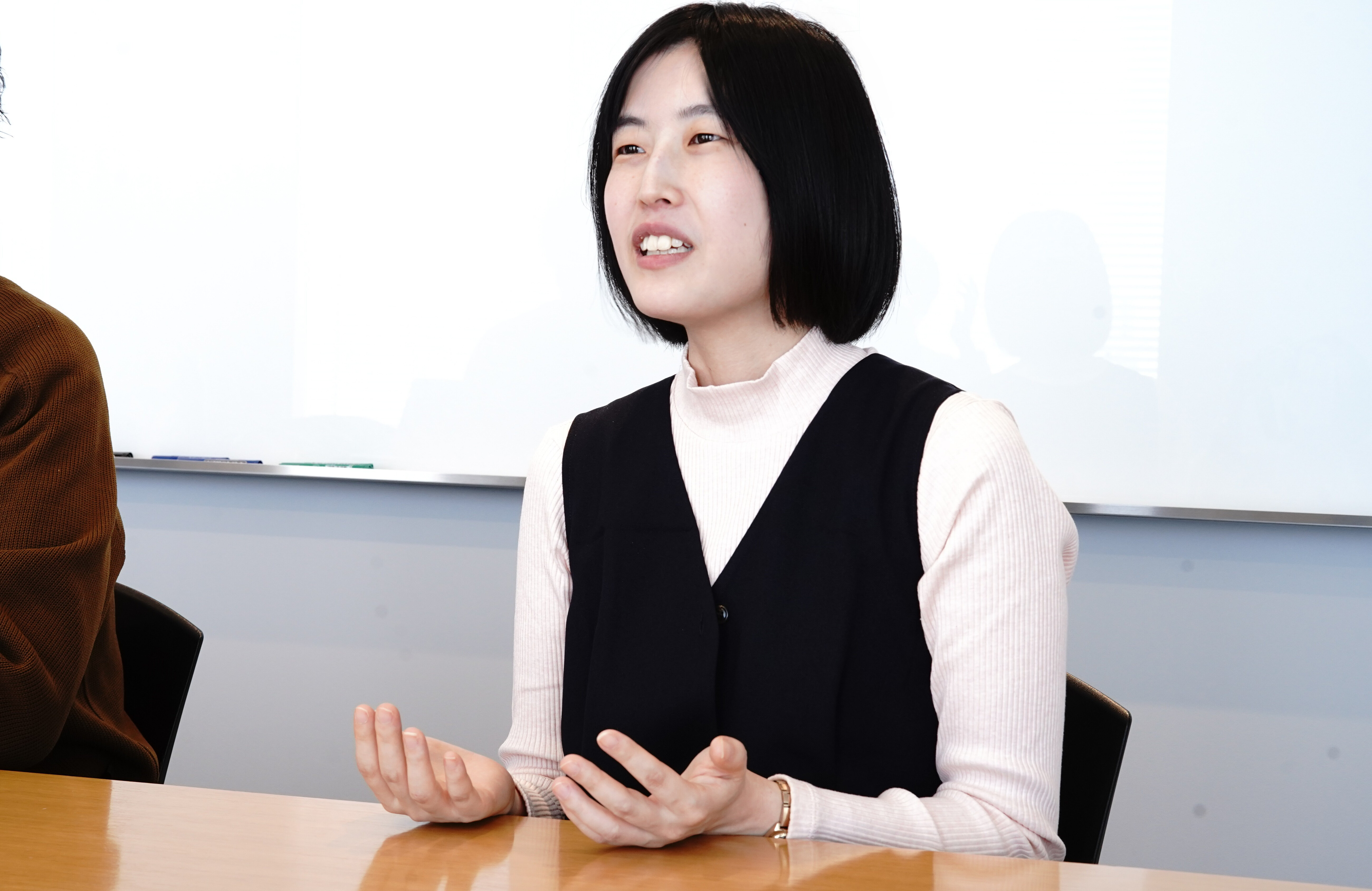 熱心に話す天本さん