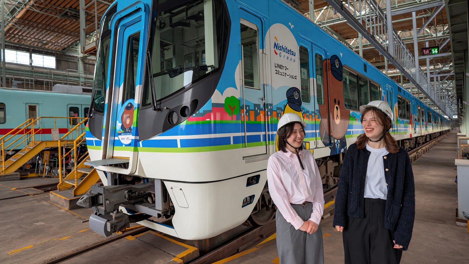 ブラウンが西鉄電車の車掌に！？ LINEヤフーコミュニケーションズ×西鉄、DX協定5周年の記念企画、LINE FRIENDS完全描き下ろしのラッピング電車＆オリジナルデザインnimoca制作の裏側 サムネイル画像